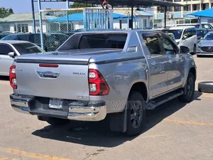Toyota Hilux 2020 Silver