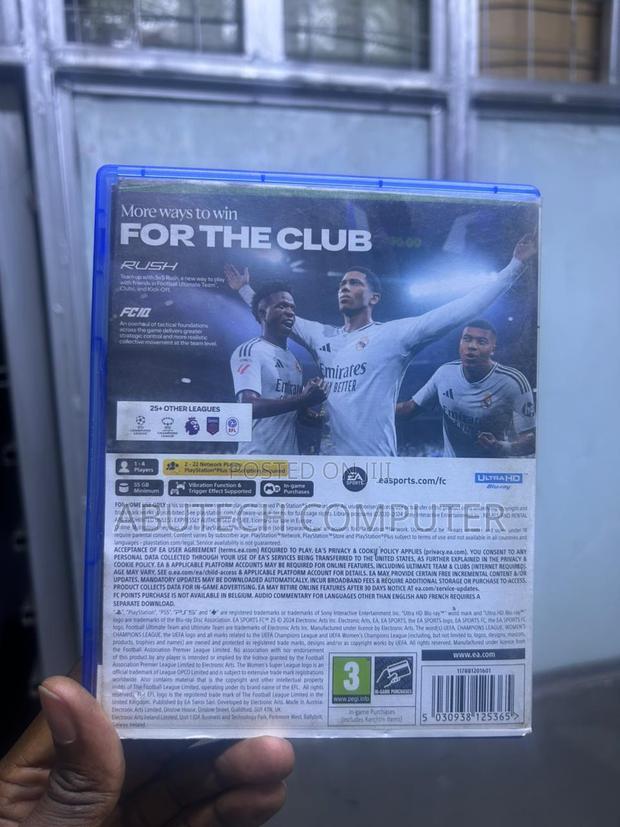 Playstation 4 - thumbnail 3