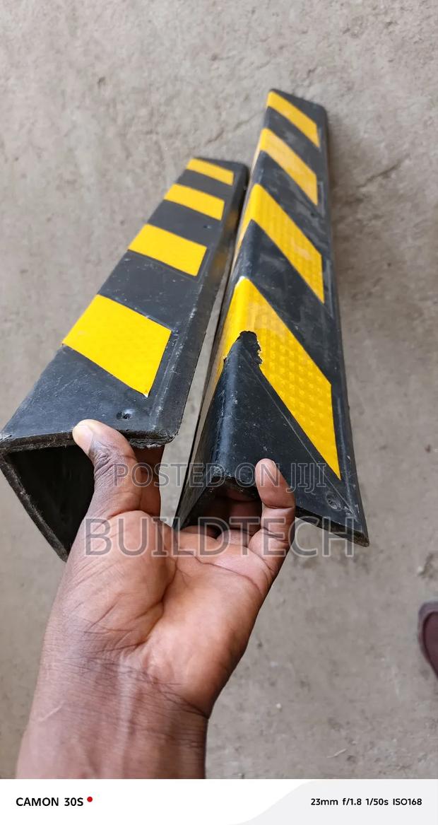 Reflective Rubber Corner Guard 0.8m X 100mm X 100mm - main view