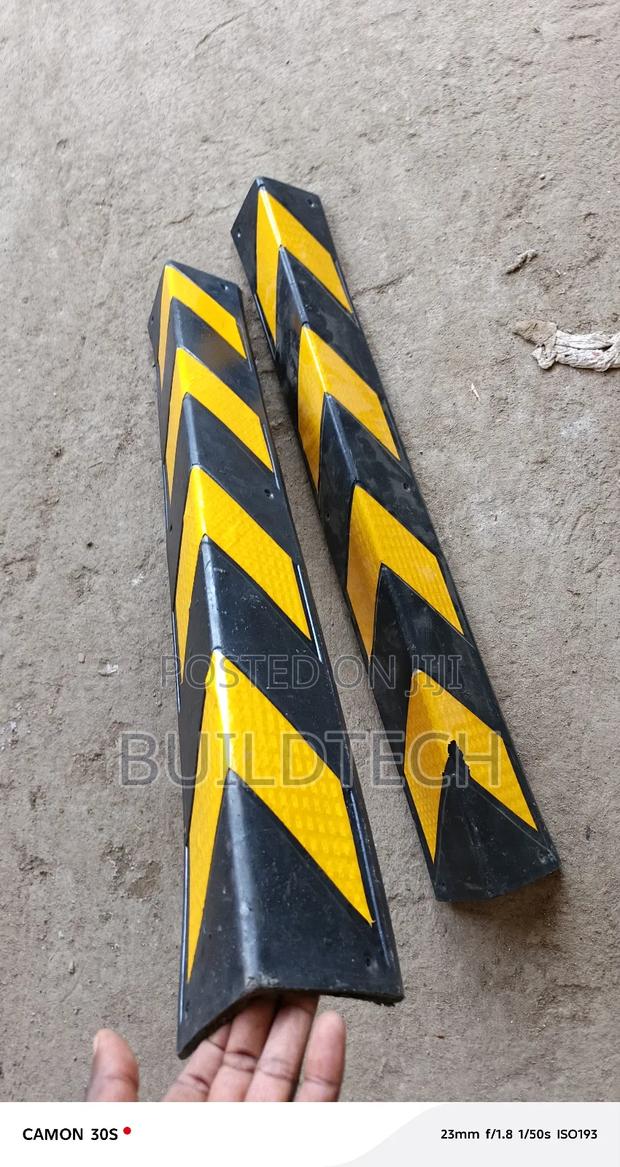 0.8 MTRS Rubber Wall Corner Protector 100mm × 100mm - thumbnail 2