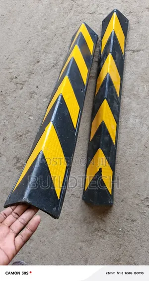 Parking Corner Guard 0.8mtrs by 100mm×100mm