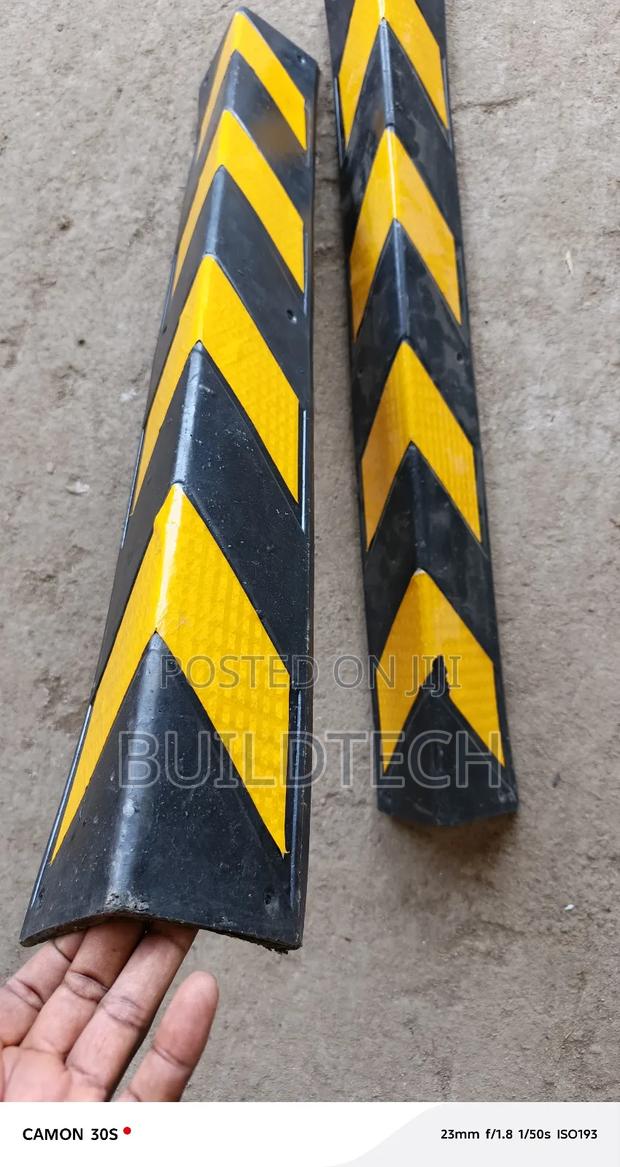 Heavy Duty Rubber Edge Guard 0.8m X 100x100mm - main view