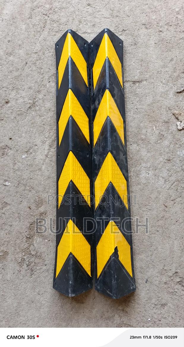 0.8m Wall Protector With Reflective Strips 100mm×100mm - thumbnail 2