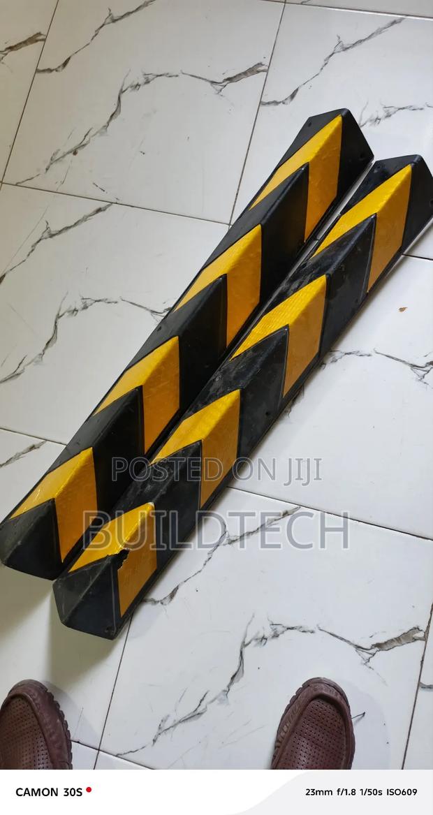Safety Parking Corner Protector 0.8m X 100mm X 100mm - main view