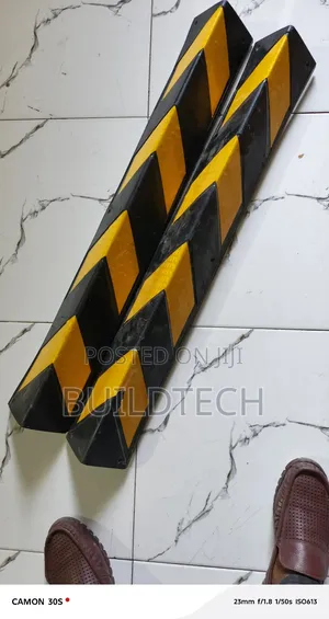 Reflective Rubber Corner Guard 0.8 MTRS Long