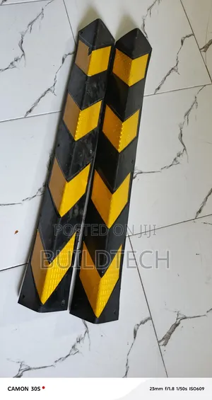 Reflective Rubber Corner Guard 0.8 MTRS Long