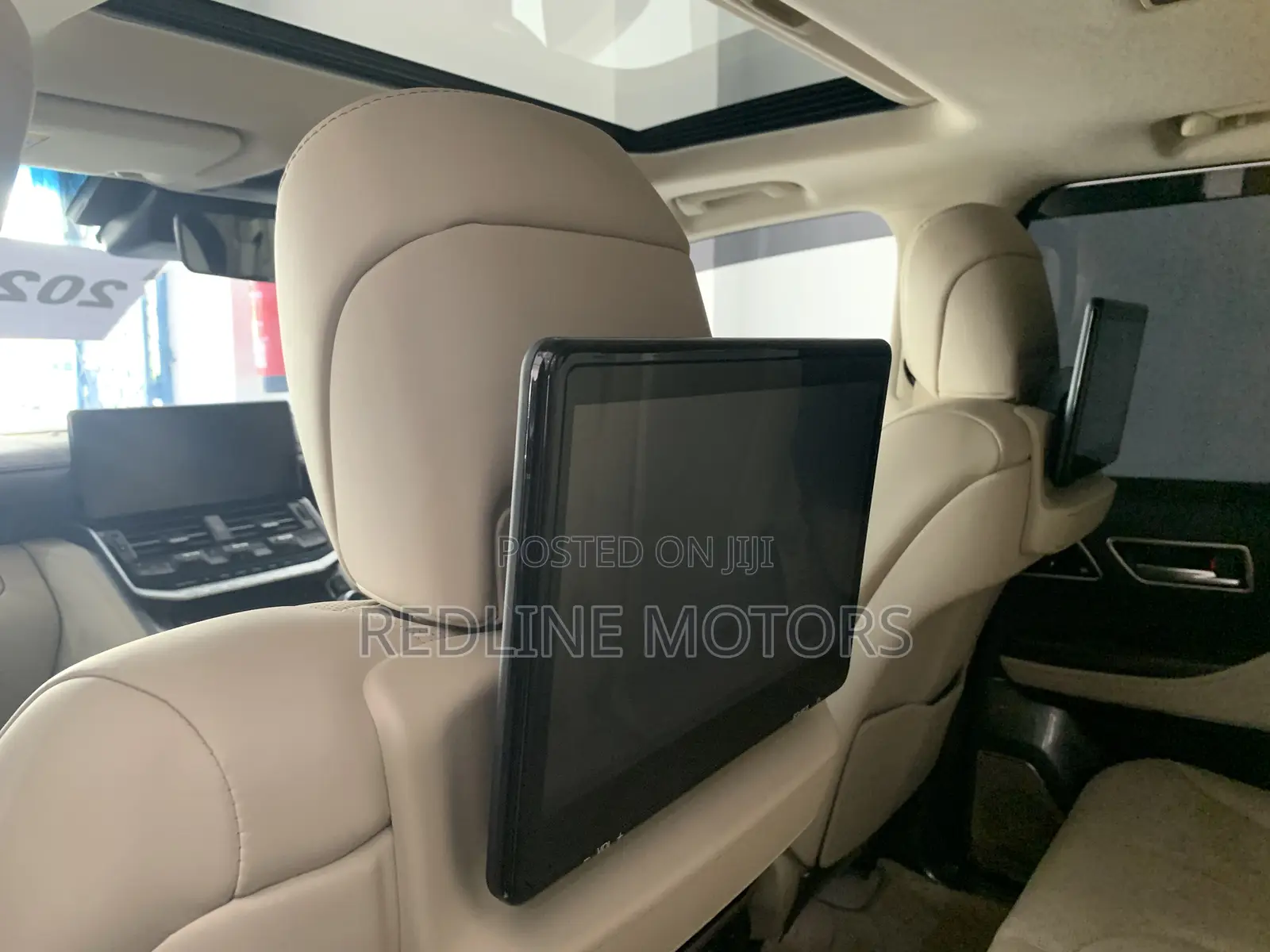 Toyota Land Cruiser LC300 2023 White