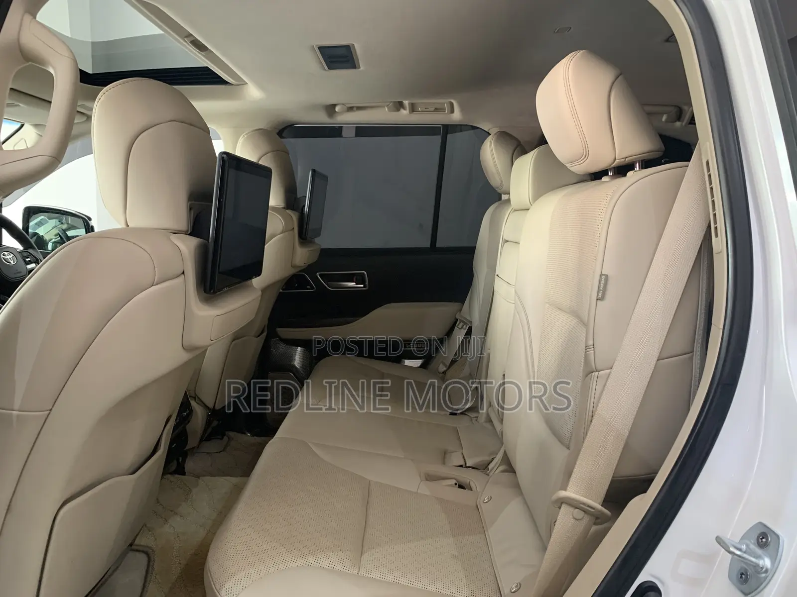 Toyota Land Cruiser LC300 2023 White