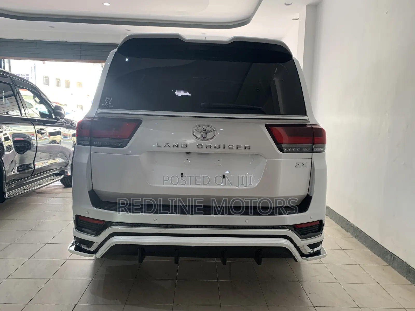 Toyota Land Cruiser LC300 2023 White