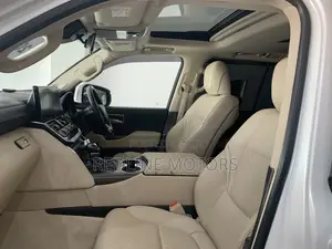 Toyota Land Cruiser LC300 2023 White