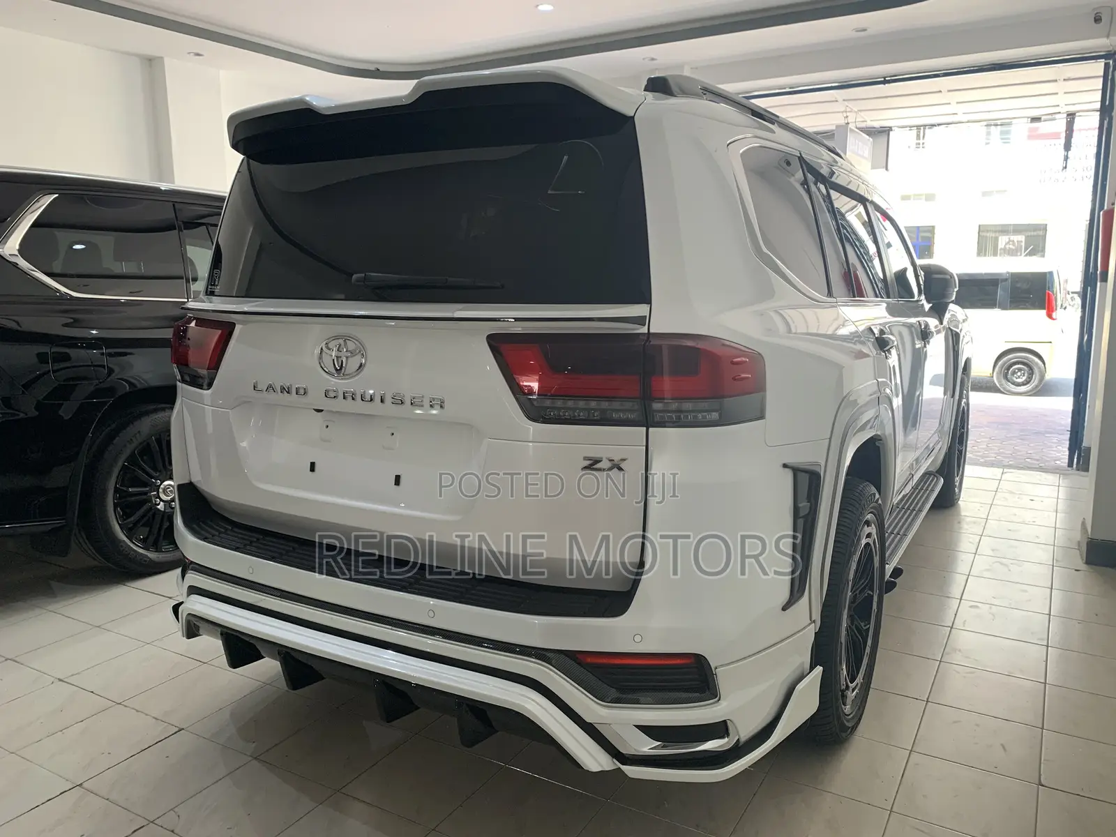 Toyota Land Cruiser LC300 2023 White