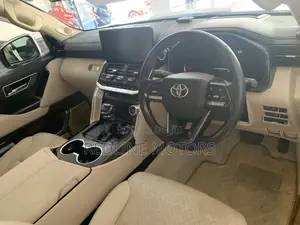Toyota Land Cruiser LC300 2023 White