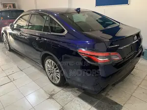 Toyota Crown 2018 Blue