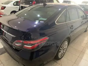 Toyota Crown 2018 Blue