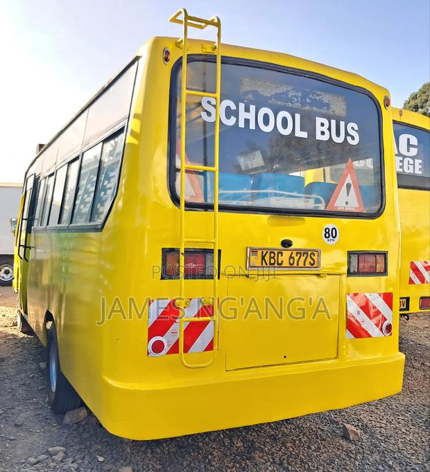 Isuzu NQR 2009 Yellow - thumbnail 3
