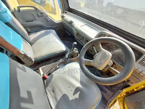 Isuzu NQR 2009 Yellow