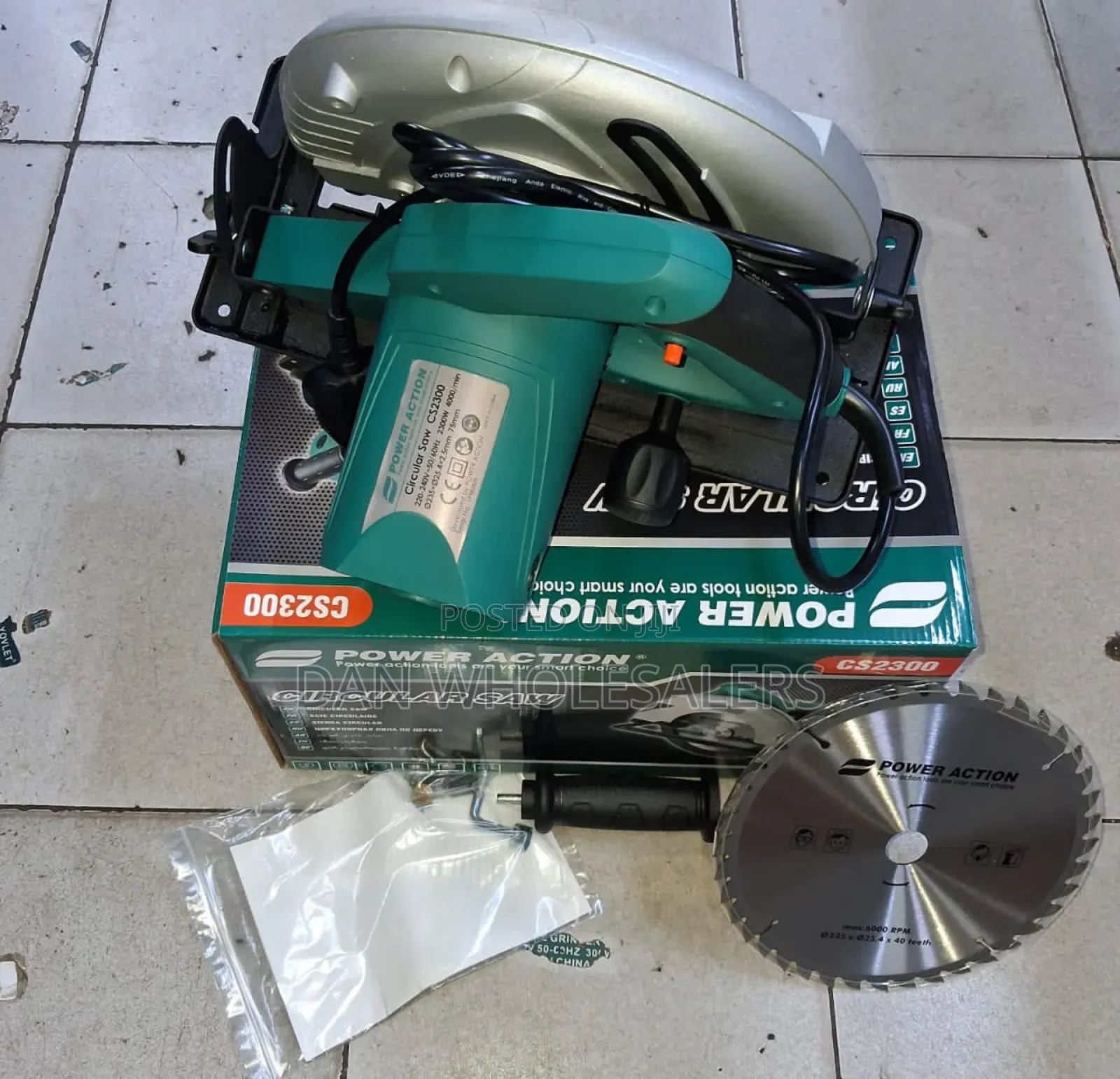 Power Action 9" Circular Saw
With 1pc 9" Blade
2300 Watts