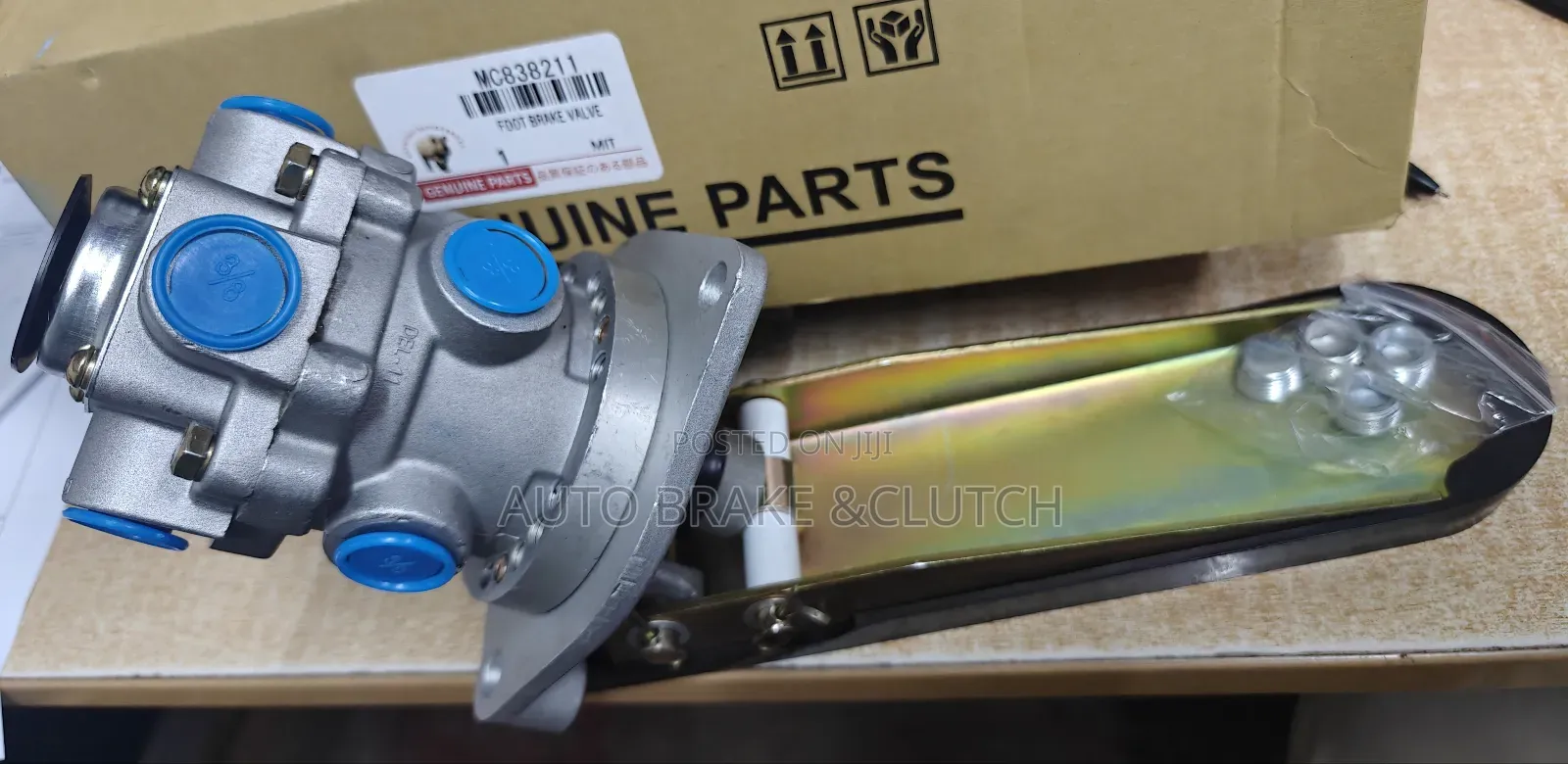 Foot Brake Valve E-6 Type Dual for Mitsubishi Trucks