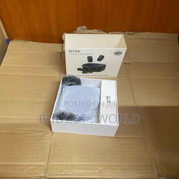 Qy88 Magnetic Wireless Microphone System With Charging Case - main view