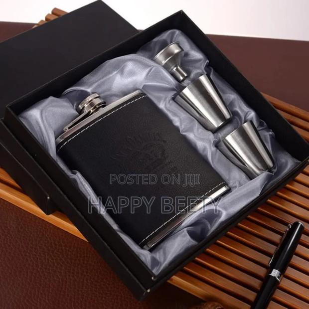  *Jack Daniel's Branded Whiskey Flask - thumbnail 2
