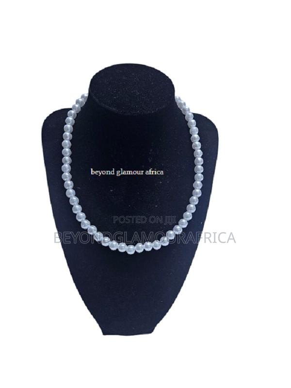 Unisex Medium White Pearl Necklace - thumbnail 3