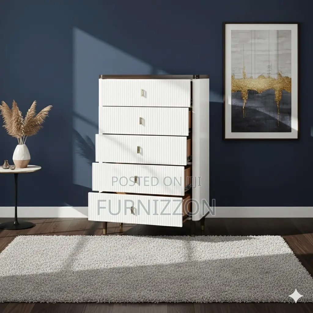 Stylish Wooden 5 Drawer Chest for Bedroom Use