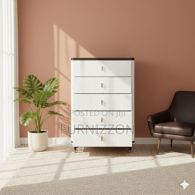 Quality Wooden 5 Drawer Chest for Storage and Decor