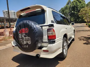 Toyota Land Cruiser 1999 White