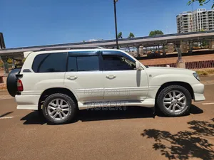 Toyota Land Cruiser 1999 White