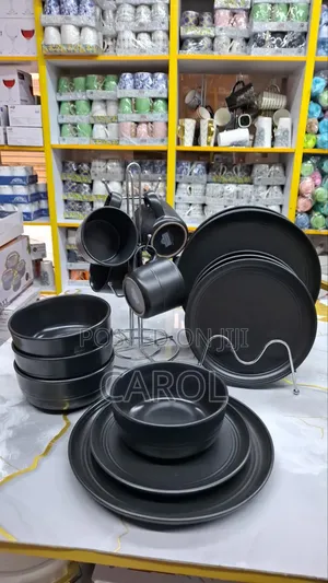 16pcs Dinner Set 
4 Plates
4 Sideplates
4 Bowls
4 Cups