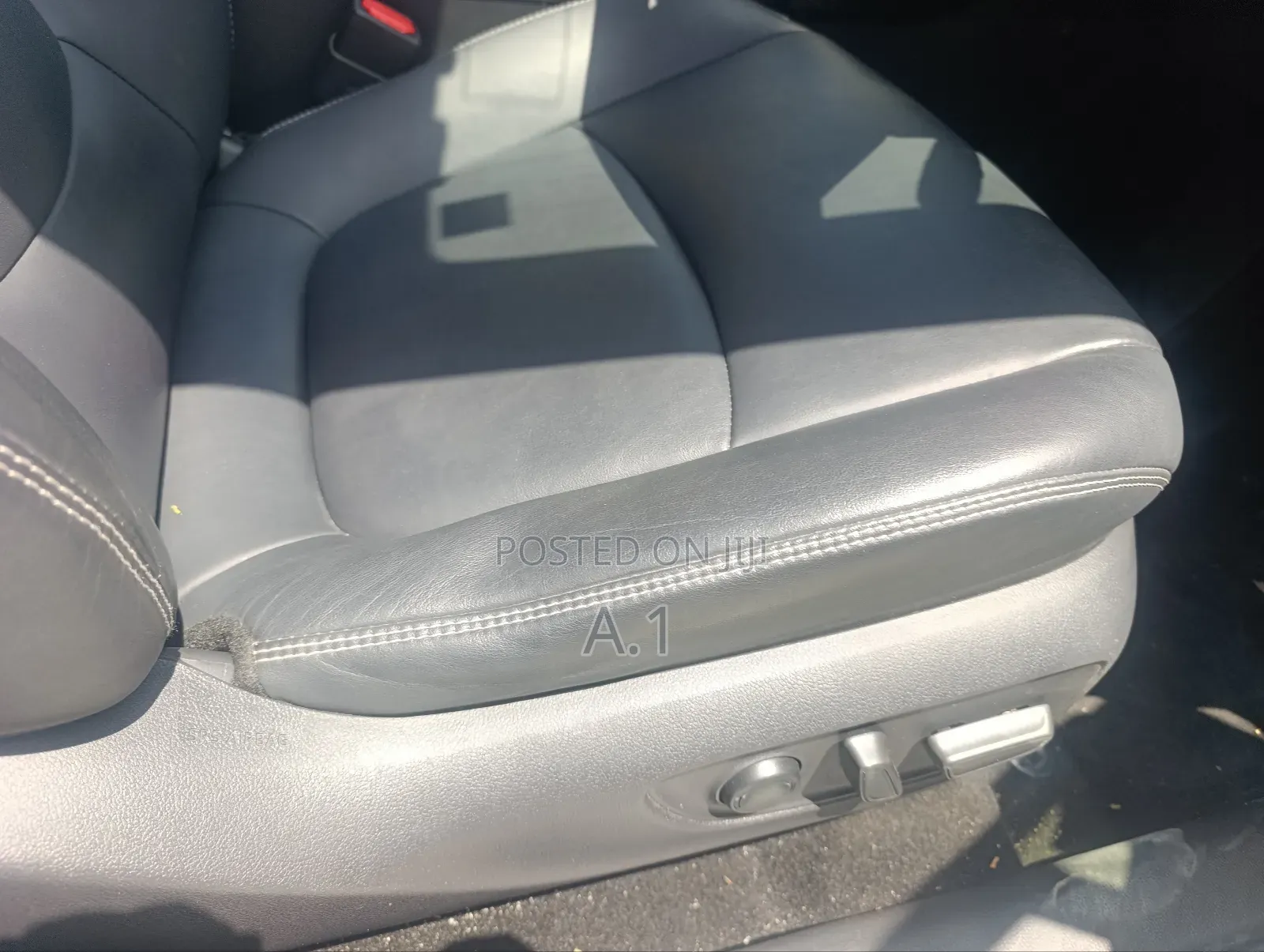 Toyota RAV4 XLE Premium FWD 2019 Pearl