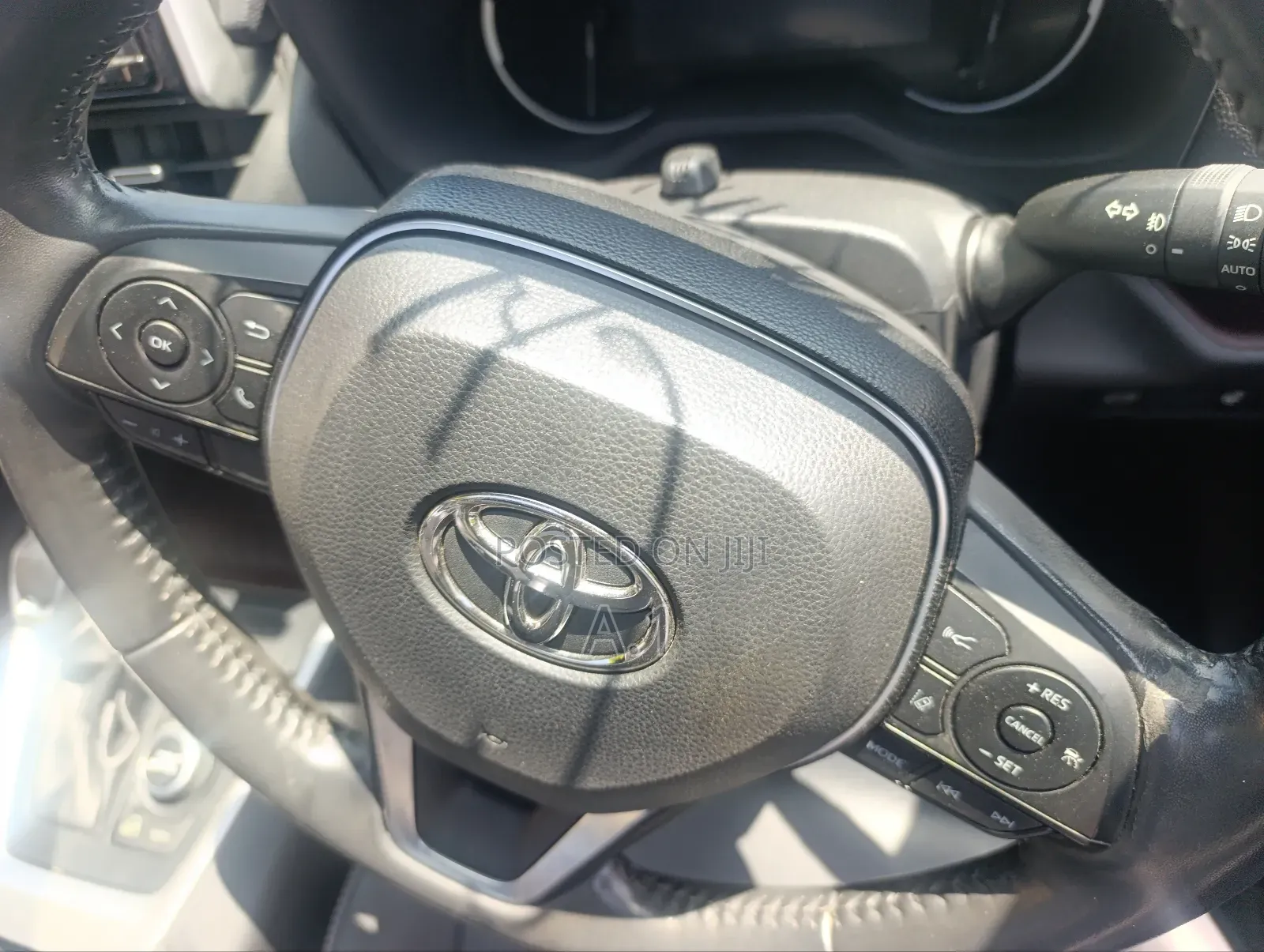 Toyota RAV4 XLE Premium FWD 2019 Pearl