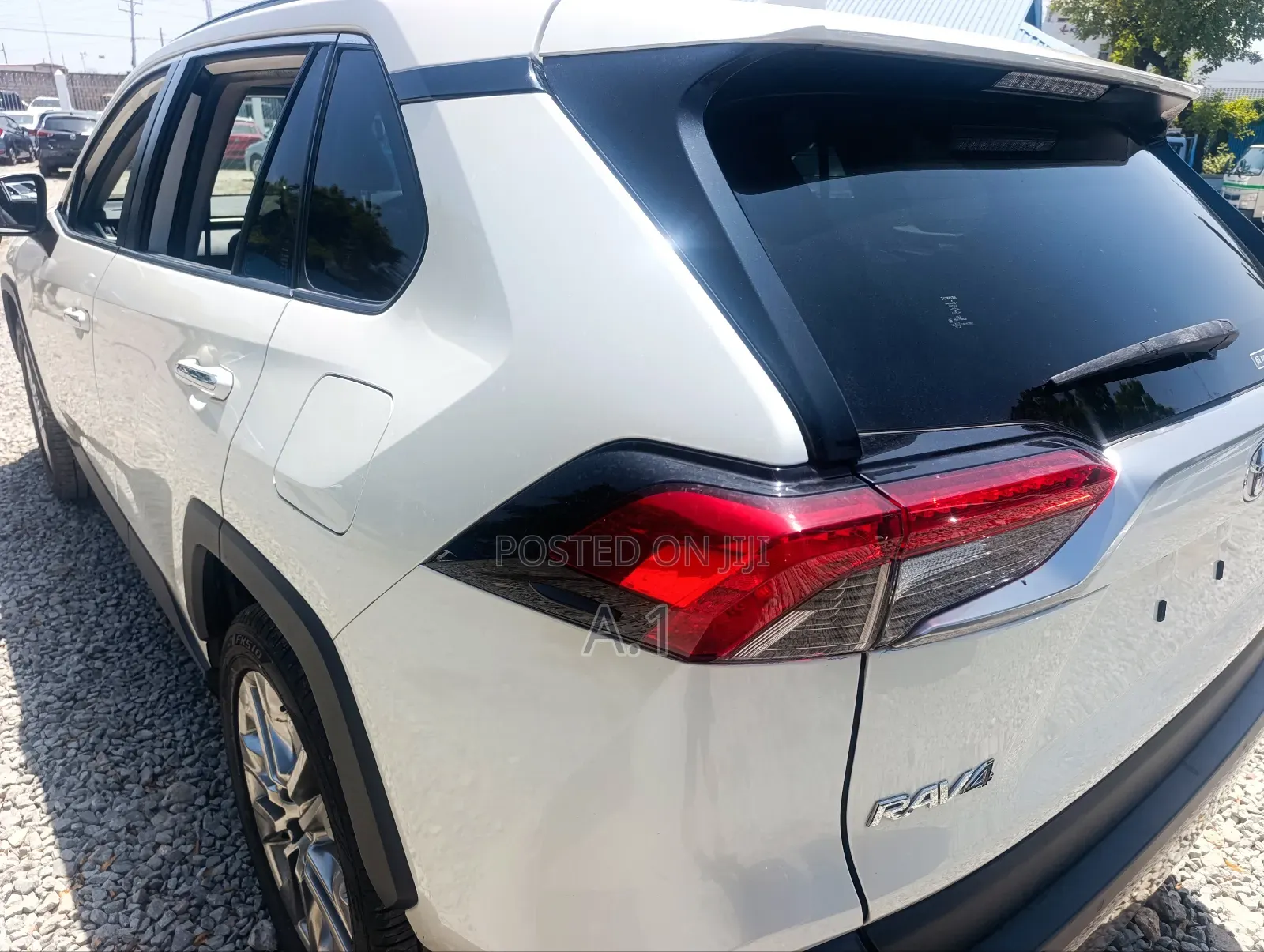 Toyota RAV4 XLE Premium FWD 2019 Pearl