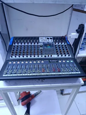Yamaha Pmy-12 Usb 12 Channels Powered Mixer