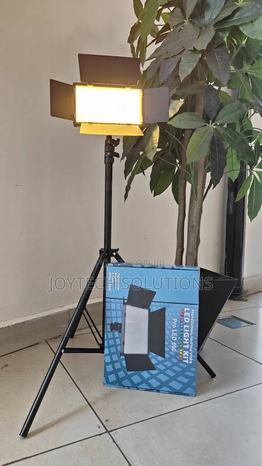 Photo Lights /Camera Lights { Two Batteries / Charger/ Tripod