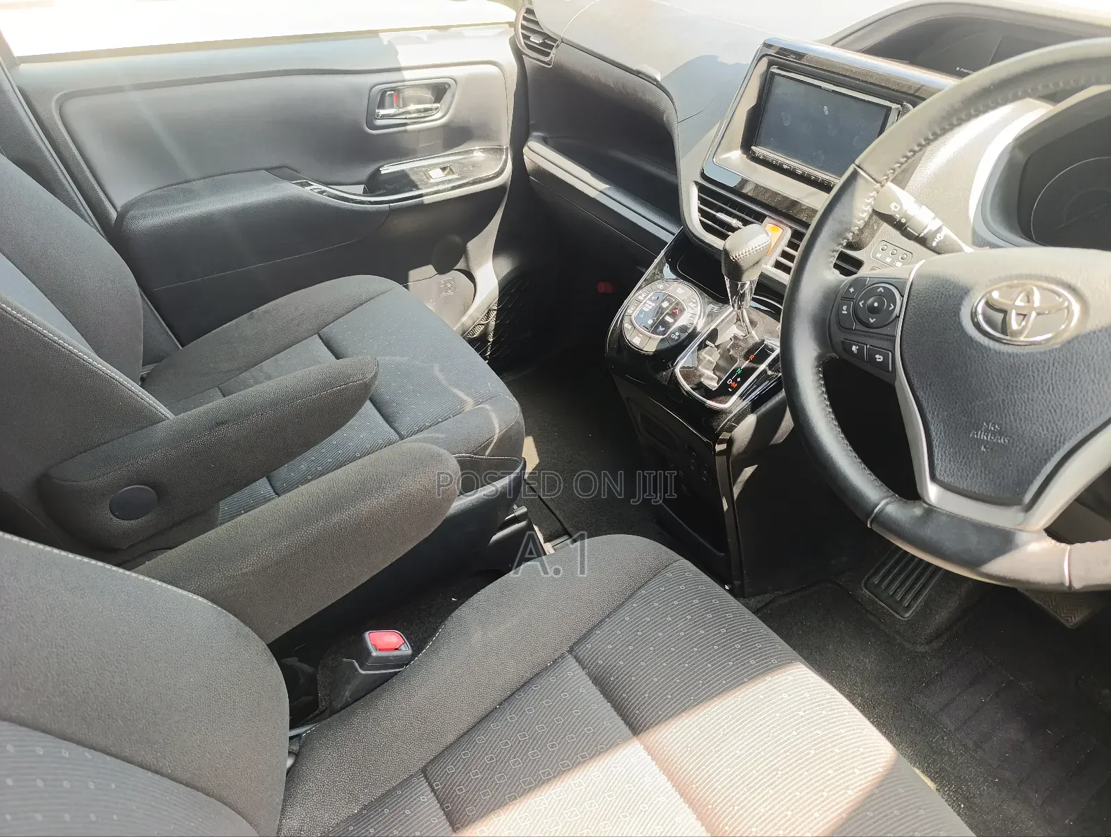 Toyota Noah 2.0 FWD (8 Seater) 2019 Silver