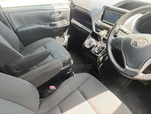 Toyota Noah 2.0 FWD (8 Seater) 2019 Silver