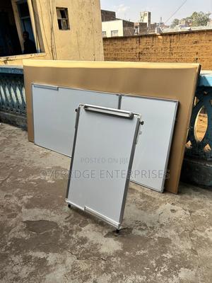 Rotatable Stand for Flipping Charts - thumbnail 2