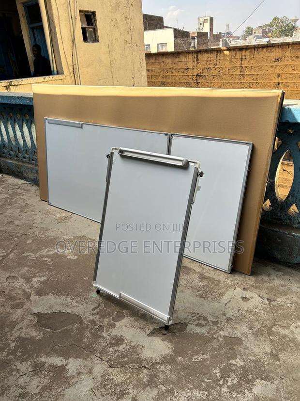 Rotatable Stand for Flipping Charts - main view