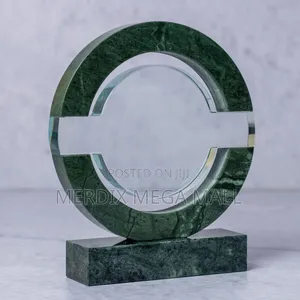 Un862
Crystal Award, Awards