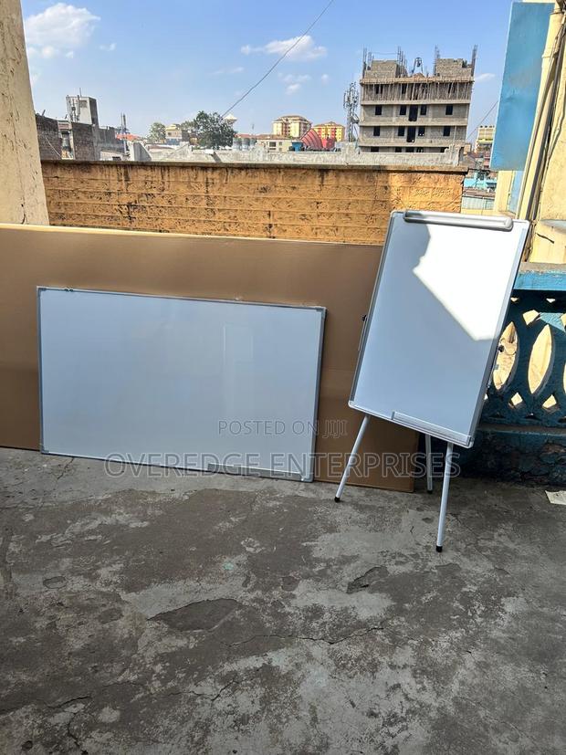 3x2 Flipchart Stand##Hooks for Charts and Papers. - main view