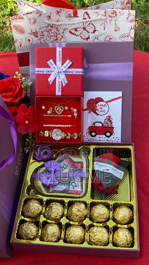 Hot Valentines Ladies Gift Set With Chocolates