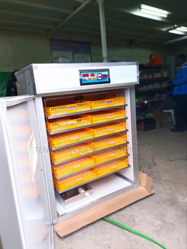 1056 Eggs Incubator - main view