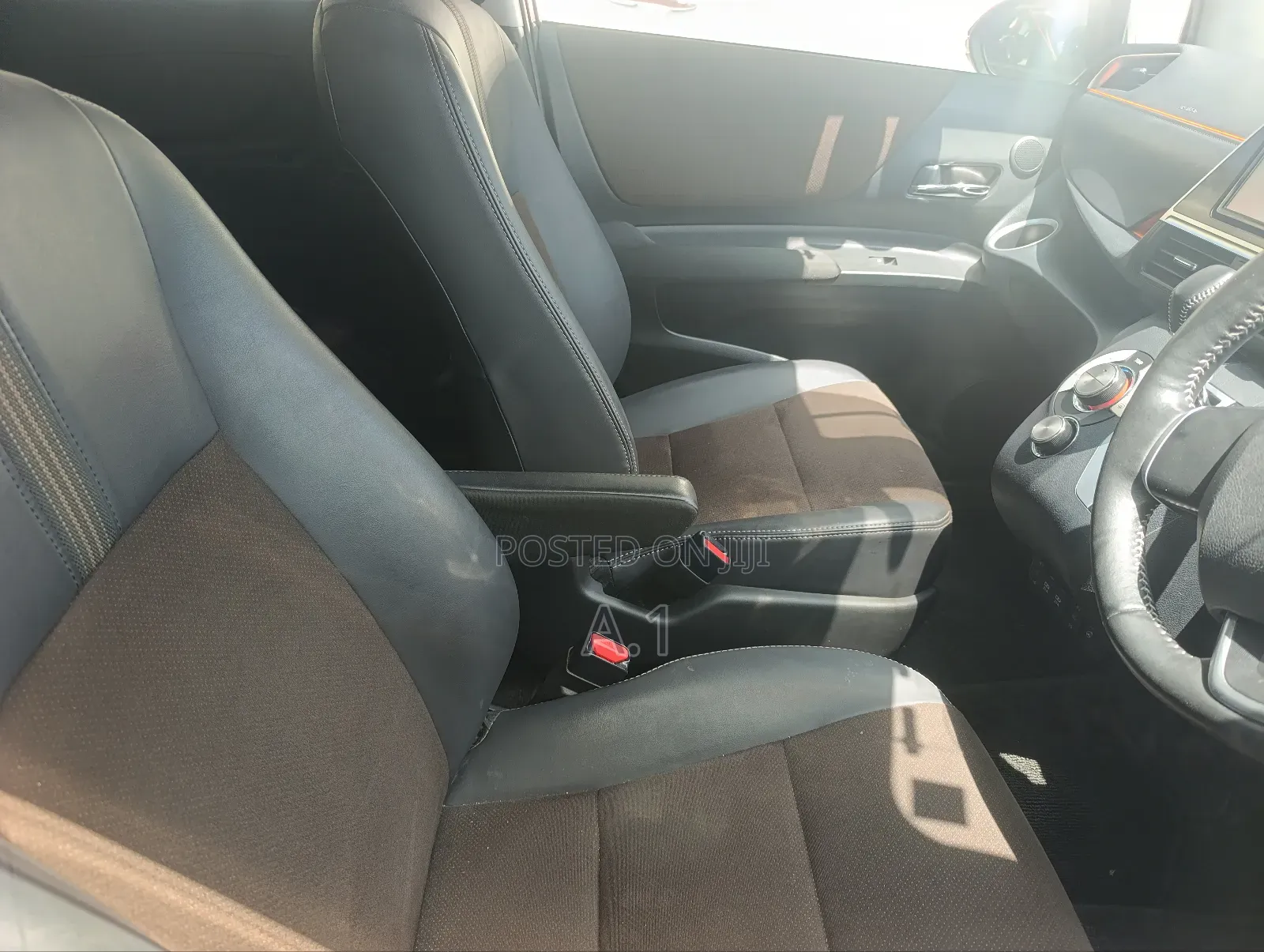 Toyota Sienta 1.5 Hybrid FWD 2018 Red