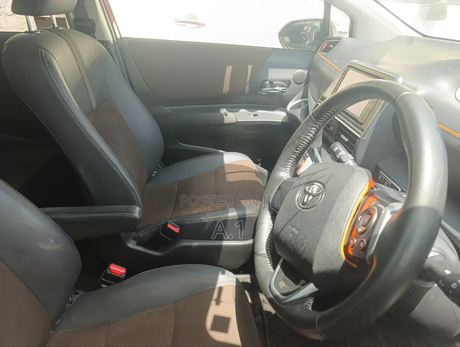 Toyota Sienta 1.5 Hybrid FWD 2018 Red