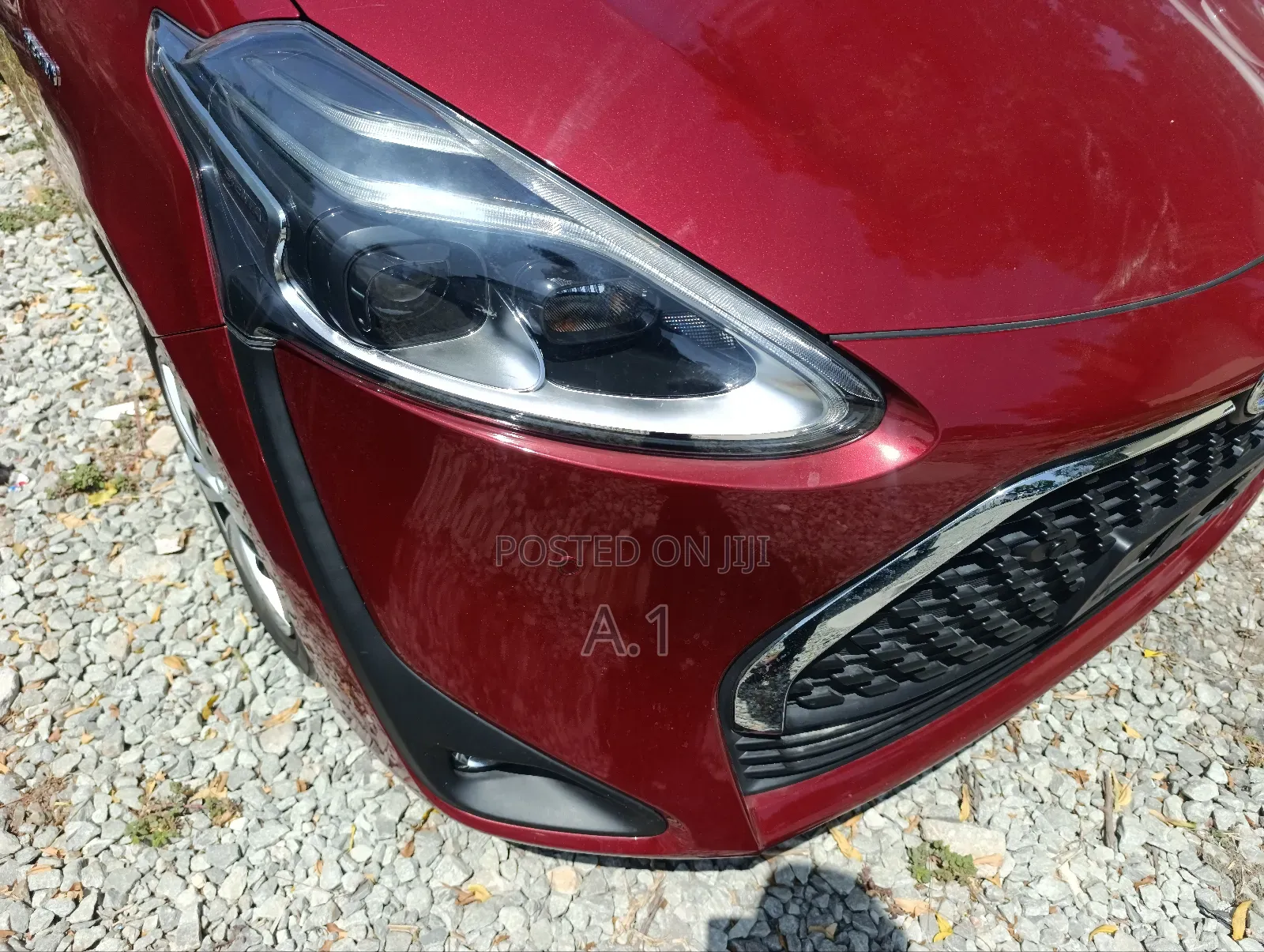 Toyota Sienta 1.5 Hybrid FWD 2018 Red