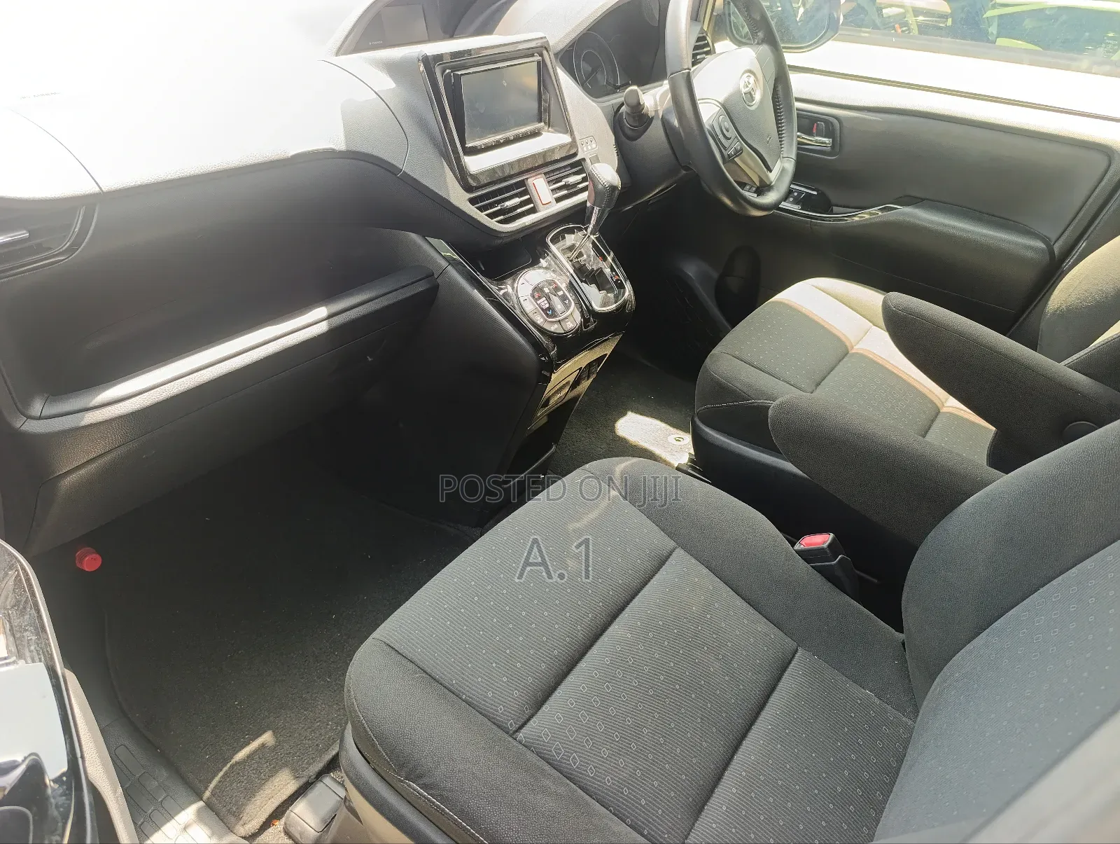 Toyota Noah 2.0 FWD (8 Seater) 2018 White
