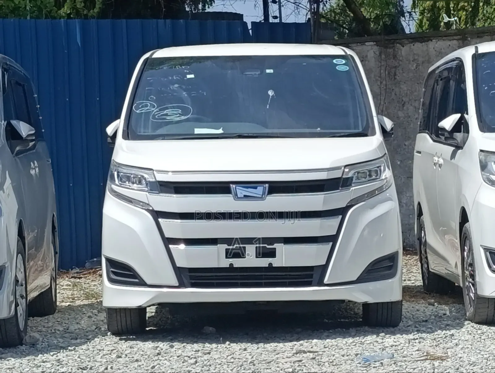 Toyota Noah 1.8 FWD Hybrid (7 seater) 2018 White