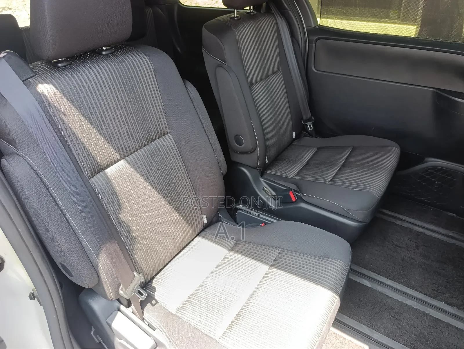 Toyota Noah 1.8 FWD Hybrid (7 seater) 2018 White