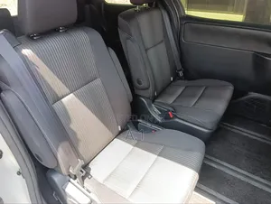 Toyota Noah 1.8 FWD Hybrid (7 seater) 2018 White